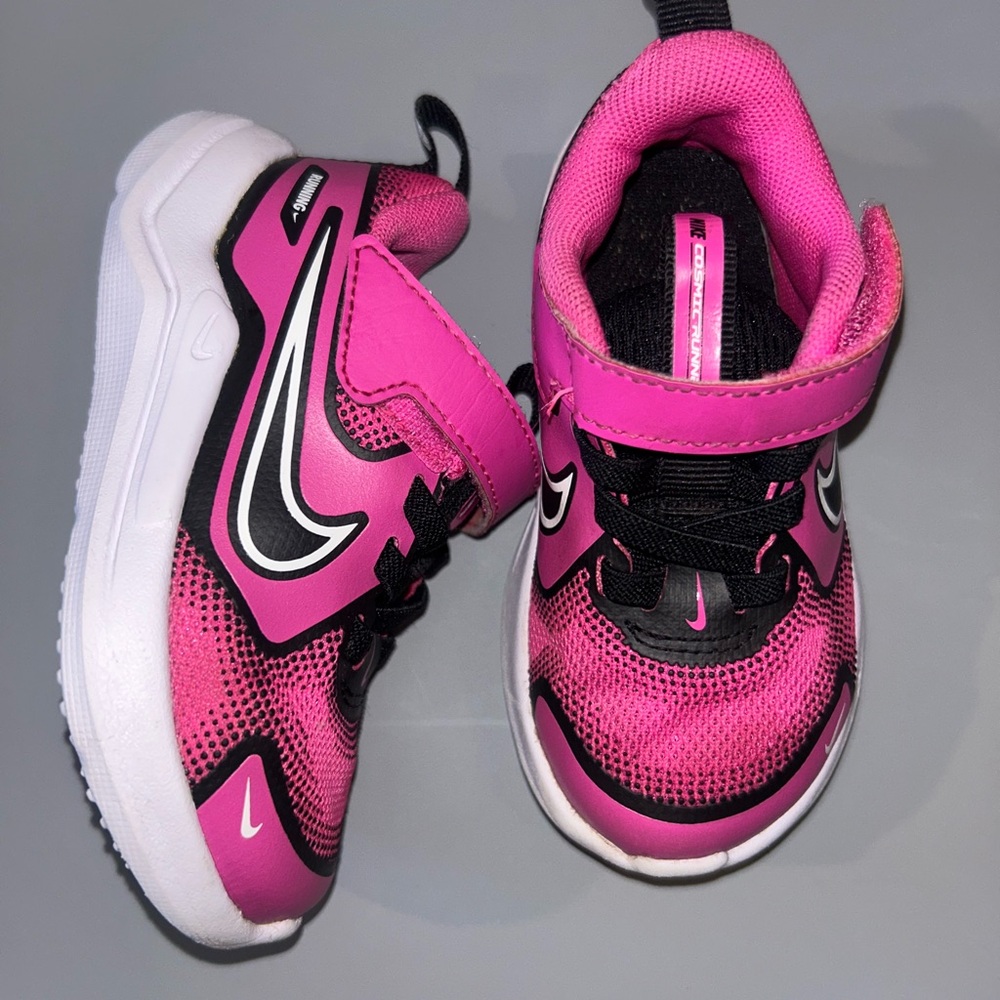 Nike toddler sneakers size 6